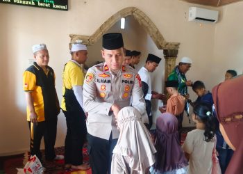 WARGA MASYARAKAT KELURAHAN SIMPANGGAMBIR SAMBUT POSITIP KEGIATAN ” JUM’AT BER KAH ” POLSEK LINGGA BAYU