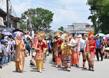 Semarak HUT-81 Kemerdekaan RI, Wali Kota dan Wakil Wali Kota Tanjungbalai Sambut Arak Arakan dan Atraksi Pawai Karnaval 
