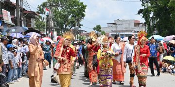 Semarak HUT-81 Kemerdekaan RI, Wali Kota dan Wakil Wali Kota Tanjungbalai Sambut Arak Arakan dan Atraksi Pawai Karnaval