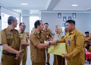 Serahkan SK Program Indonesia Pintar, Walikota Tebing Tinggi Minta Kepala Sekolah Bekerja Adaptif & Berintegritas