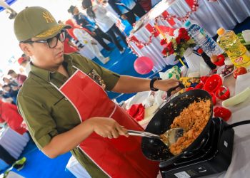 Semarak Korpri Gebyar Kemerdekaan RI, Rico Waas dan Zakiyuddin Ikut Lomba Masak Nasi Goreng
