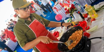 Semarak Korpri Gebyar Kemerdekaan RI, Rico Waas dan Zakiyuddin Ikut Lomba Masak Nasi Goreng