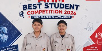 ‎Santri Darul Mursyid Tembus Finalis AHM Best Student  Competition Tingkat Nasional 2026 ‎ ‎Ket Fhoto; 2 santri Pesantren Darul Mursyid lulus finalis AHM Best Student Competition 2026 ‎ ‎TAPSEL (Portibi DNP) ‎ ‎Melalui Gagasan Cyber Security, Pesantren Modern Unggulan Terpadu Darul Mursyid (PDM) yang beralamat di Sidapdap Simanosor Kecamatan Saipar Dolok Hole Kabupaten Tapanuli Selatan lulus finalis AHM Best Student Competition 2026 ‎ ‎Kepala Divisi Pembinaan Kejuaraan Sains Pesantren Darul Mursyid Arif Rahman Hakim Tampubolon, Rabu 26/08/2026 mengatakan bahwa kompetisi ini diikuti para pelajar, baik SMA maupun Pesantren se Sumatra Utara. Kompetisi ini bernama AHM Best Student (AHMBS) 2026 yang diselenggarakan oleh PT Astra Honda Motor (AHM) bersama jaringan/dealer Honda. ‎ ‎Alhamdulillah, kabar membanggakan kembali datang dari Pesantren Darul Mursyid (PDM). Salah satu tim terbaik PDM berhasil melaju sebagai Finalis AHM Best Student Competition 2026 tingkat nasional. ‎Dalam kompetisi tersebut, tim PDM mengusung gagasan inspiratif berjudul “Edukasi Cyber Security: Solusi Digital bagi Kecanduan Game di Kalangan Gen Z.” Gagasan ini menjadi bentuk kepedulian santri terhadap tantangan generasi muda di era digital, khususnya dalam menghadapi penggunaan teknologi dan game secara berlebihan. Pesantren Darul Mursyid diwakili oleh dua santri berbakat, Naufal Baginda dan Rakha Firdaus Lubis, yang berhasil menunjukkan kemampuan, kreativitas, serta kepedulian mereka terhadap persoalan sosial dan perkembangan teknologi. ‎ ‎Drs Yusri Lubis sebagai Direktur Pesantren Darul Mursyid juga mengungkapkan bahwa “Keberhasilan ini tidak hanya menjadi kebanggaan bagi kedua santri, tetapi juga bagi seluruh keluarga besar PDM. Prestasi tersebut membuktikan bahwa santri mampu berkompetisi di tingkat nasional sekaligus menghadirkan gagasan yang relevan dengan kebutuhan generasi muda. ‎Kini, Naufal dan Rakha akan menghadapi tahapan akhir kompetisi. Mohon doa dan dukungan dari seluruh keluarga besar PDM dan masyarakat agar perjuangan mereka dapat membuahkan hasil terbaik dan berhasil meraih prestasi di tingkat nasional. ‎Semoga Allah SWT memberikan kemudahan, kelancaran, dan kemenangan bagi tim PDM. Aamiin ya Rabbal ‘alamin. Ungkapnya. ‎ ‎Terpisah, Ja’far Syahbudin Ritonga sebagai ketua Pembina Pesantren Darul Mursyid yang juga saat ini sebagai Wakil Bupati Tapanuli Selatan juga memberikan apresiasi yang tinggi kepada kedua santri Pesantren Darul Mursyid. Ia mengatakan bahwa prestasi dua santri ini menunjukkan bahwa pembinaan kejuaraan tidak hanya pada bidang sains, tetapi juga pada ilmu teknologi yang semakin berkembang saat ini. Ungkap alumni S3 USM Malaysia itu