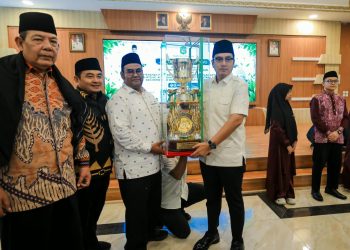 Piala Bergilir MTQ Sumut Kembali ke Medan, Rico Waas Apresiasi Kafilah dan Serahkan Bonus