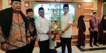 Piala Bergilir MTQ Sumut Kembali ke Medan, Rico Waas Apresiasi Kafilah dan Serahkan Bonus
