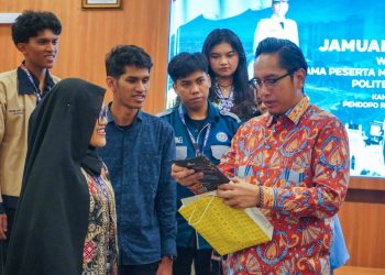 Rico Waas Ajak Mahasiswa Politeknik Ciptakan Solusi untuk Persoalan Kota