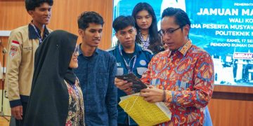Rico Waas Ajak Mahasiswa Politeknik Ciptakan Solusi untuk Persoalan Kota