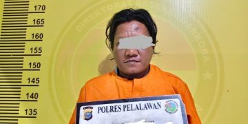 SATRESNARKOBA POLRES PELALAWAN BEKUK BURUH PENGEDAR SABU 1,32 GRAM DI UKUI
