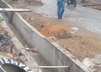 Proyek Drainase di Jalan Ade Irma Suryani Dipertanyakan, Warga Soroti Keselamatan dan Dampak Ekonomi