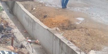 Proyek Drainase di Jalan Ade Irma Suryani Dipertanyakan, Warga Soroti Keselamatan dan Dampak Ekonomi