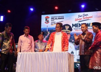 Bupati Zukri Tutup Malam Puncak Helat Pelalawan ke-27, Ribuan Warga Padati Lapangan
