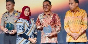 Komitmen Keterbukaan Informasi, Rico Waas Raih Penghargaan Achievement Person KI Sumut Award 2026