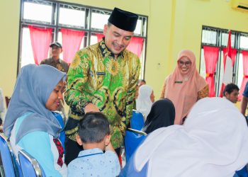 Serahkan Bantuan Makanan, Walikota Tebing Tinggi ajak ASN & Masyarakat Tingkatkan Empati Kepada Warga Kurang Mampu