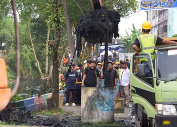 Atasi Sampah Menumpuk, Rico Waas Siapkan 26 Truk dan 151 Becak Motor Pengangkut Sampah