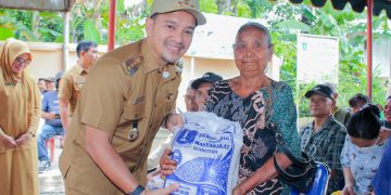 Serahkan Bantuan Pangan, Walikota Tebing Tinggi Minta Bantuan Tidak Diperjual Belikan
